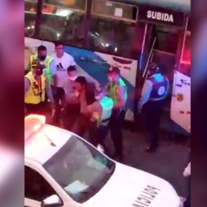 Serenos de Surco intervienen a chofer de cúster que chocó otro auto y protagonizó una persecución por cuatro urbanizaciones del distrito