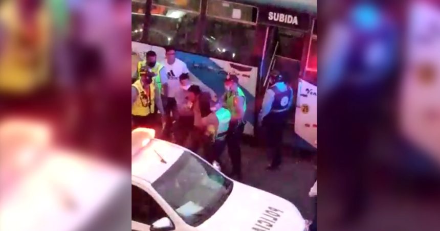 Serenos de Surco intervienen a chofer de cúster que chocó otro auto y protagonizó una persecución por cuatro urbanizaciones del distrito
