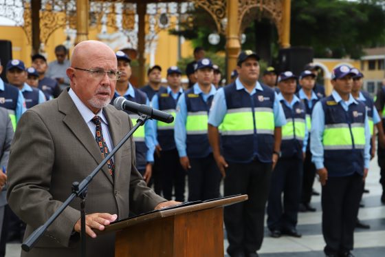 Alcalde presenta proyecto de ley que propone penas más severas para agresores de serenos