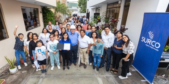Alcalde de Surco entrega habilitaciones urbanas a dueños de la Urb. Residencial Mercedes la Rosa