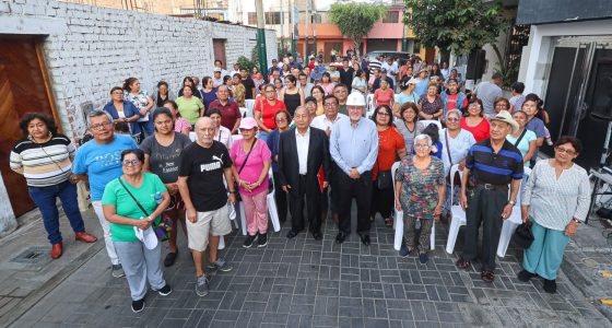 Alcalde de Surco entrega habilitaciones urbanas de oficio a la Urb. Santo Cristo IV Etapa