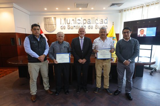 Alcalde de Surco encabeza ceremonia de reconocimiento a trabajadores por los servicios prestados a la comuna surcana