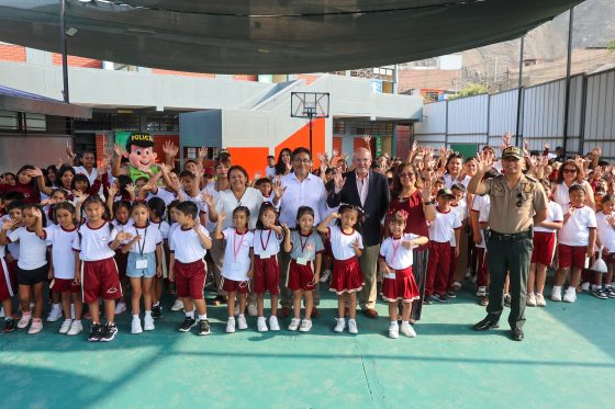 Alcalde de Surco encabezó el inicio del año escolar 2025 en la I. E. N.º 6087 Pablo María Guzmán Figueroa