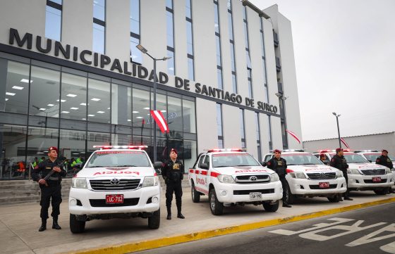 Municipalidad de Surco entrega 9 camionetas a la Policía Nacional para reforzar la seguridad ciudadana