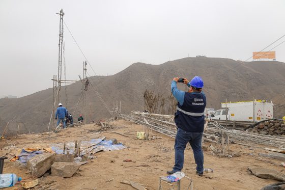 Municipalidad de Surco terminó de retirar paneles que eran un riesgo en el cerro Centinela