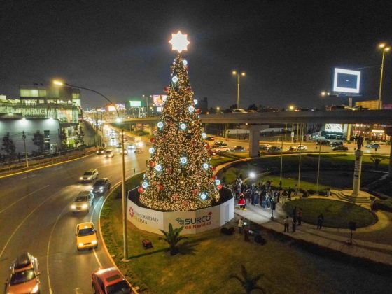 Óvalo Monitor en Santiago de Surco se ilumina con imponente árbol navideño