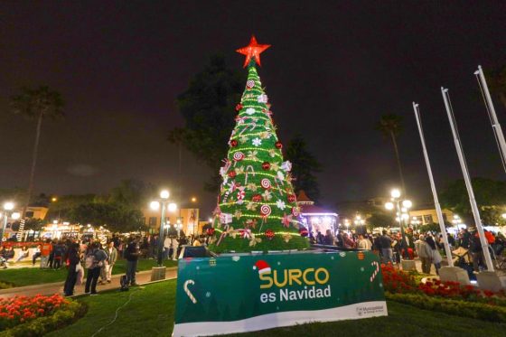Cientos de niños disfrutaron de una Navidad adelantada en la Plaza de Armas de Surco
