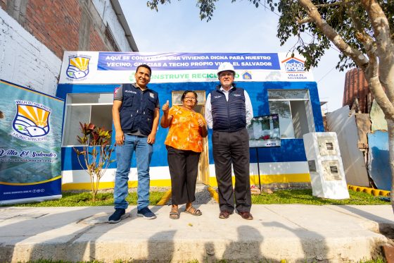 Alcaldes Carlos Bruce y Guido Iñigo impulsan modelo municipal de vivienda gracias a la venta de material reciclado